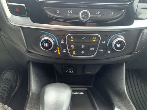 Certified 2023 Chevrolet Traverse RS image 18