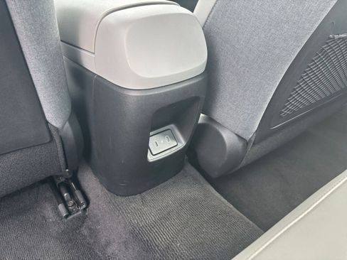 Used 2025 Hyundai Elantra Limited image 25