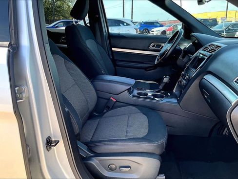 Used 2019 Ford Explorer XLT w/ Equipment Group 201A image 8