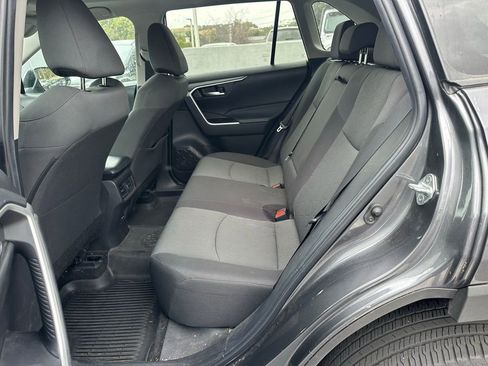 Used 2022 Toyota RAV4 XLE w/ Convenience Package image 10