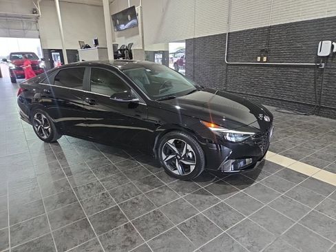 Certified 2023 Hyundai Elantra Limited FWD image 2