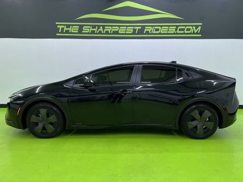 Used 2025 Toyota Prius LE AWD/4WD image 6