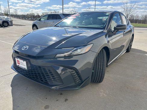 Certified 2025 Toyota Camry SE image 3