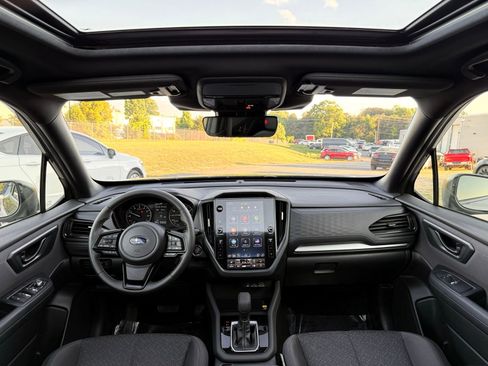 Used 2025 Subaru Forester Premium AWD/4WD image 24