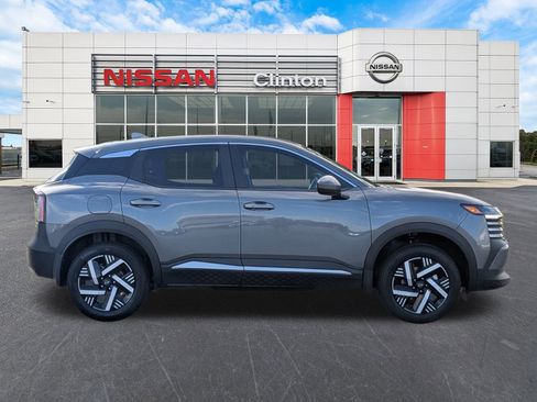 New 2025 Nissan Kicks SV w/ Charging Package image 2