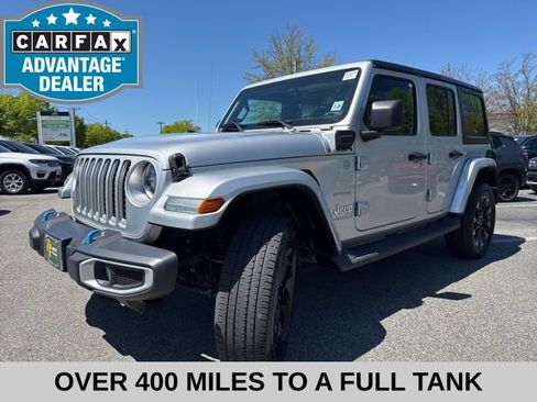 Used 2023 Jeep Wrangler Unlimited Sahara AWD/4WD image 3