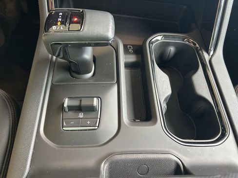 Used 2024 GMC Sierra 1500 AT4 w/ Technology Package image 19