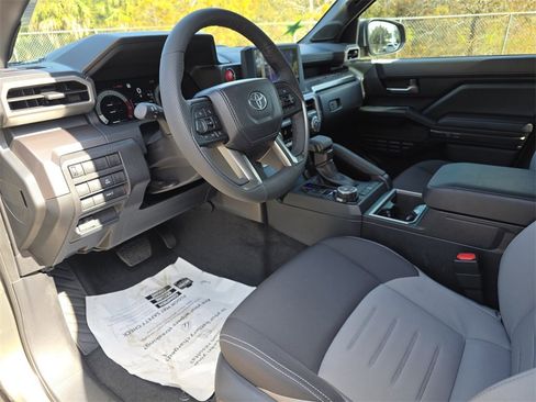 Certified 2025 Toyota Tacoma TRD Off-Road image 25