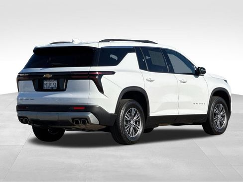 Used 2025 Chevrolet Traverse LT AWD/4WD image 5