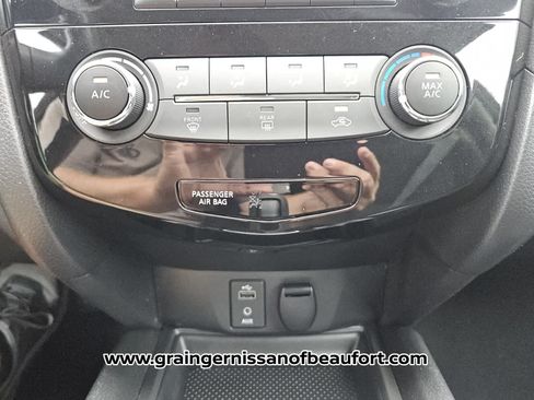 Used 2017 Nissan Rogue S FWD image 10
