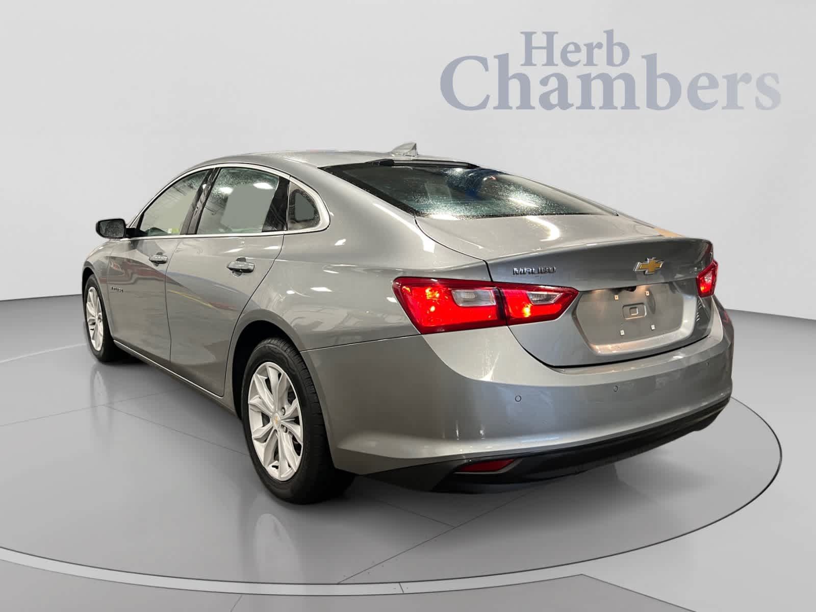 Used 2025 Chevrolet Malibu LT FWD image 3