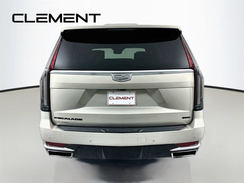 Used 2021 Cadillac Escalade Premium Luxury AWD/4WD image 8