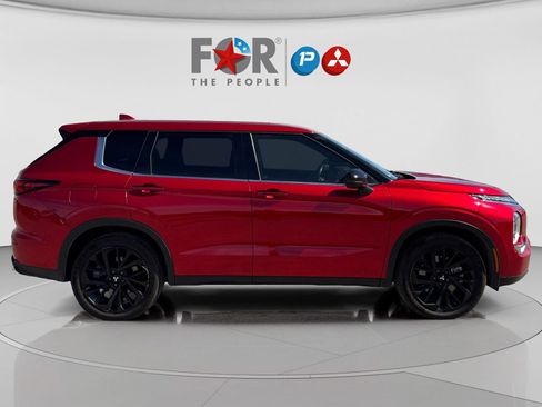 Used 2023 Mitsubishi Outlander SE Black Edition image 6