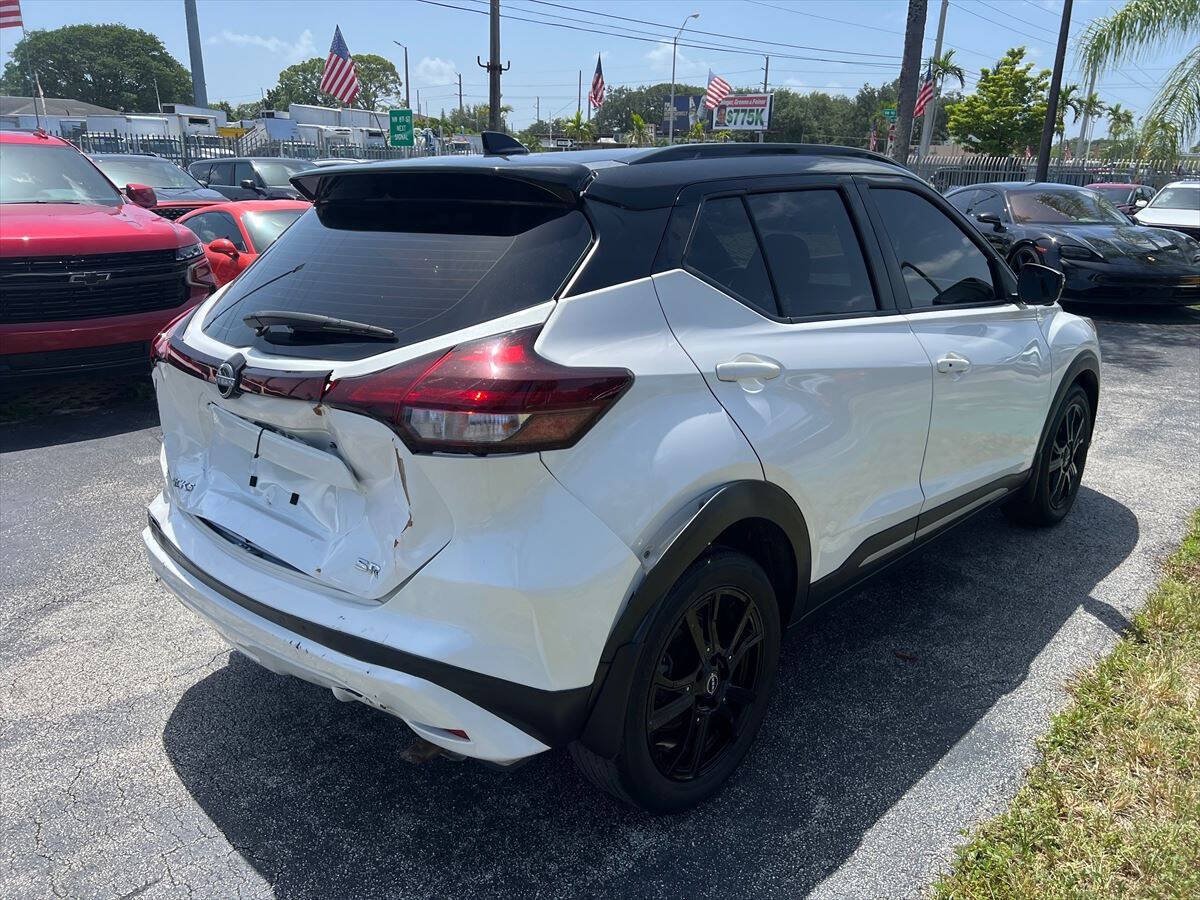 Used 2023 Nissan Kicks SR FWD image 5