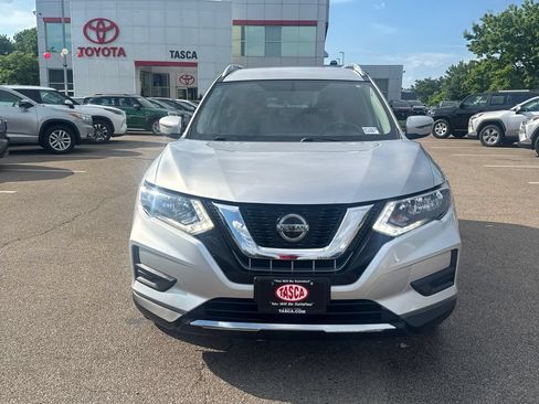 Used 2018 Nissan Rogue SV AWD/4WD image 2