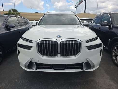 Certified 2026 BMW X7 xDrive40i w/ Premium Package AWD/4WD image 2