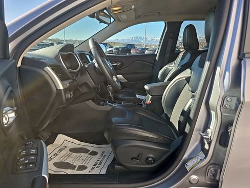 Used 2018 Jeep Cherokee Trailhawk w/ Cold Weather Group image 18