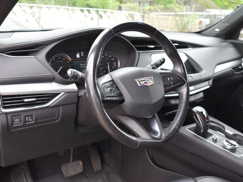 Used 2019 Cadillac XT4 Premium Luxury image 9