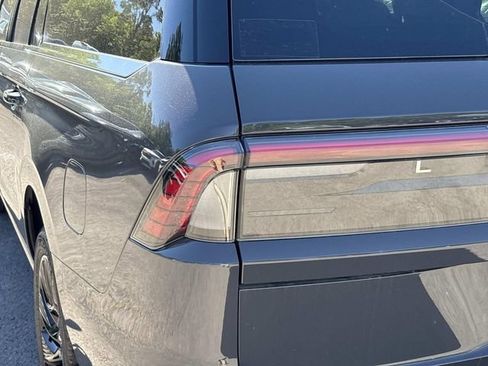 New 2026 Lincoln Navigator L Black Label AWD/4WD image 11