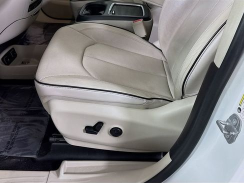 Used 2018 Chrysler Pacifica Limited w/ Advanced Safetytec Group image 27