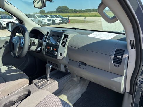 Used 2017 Nissan Frontier SV w/ SV Value Truck Package AWD/4WD image 25