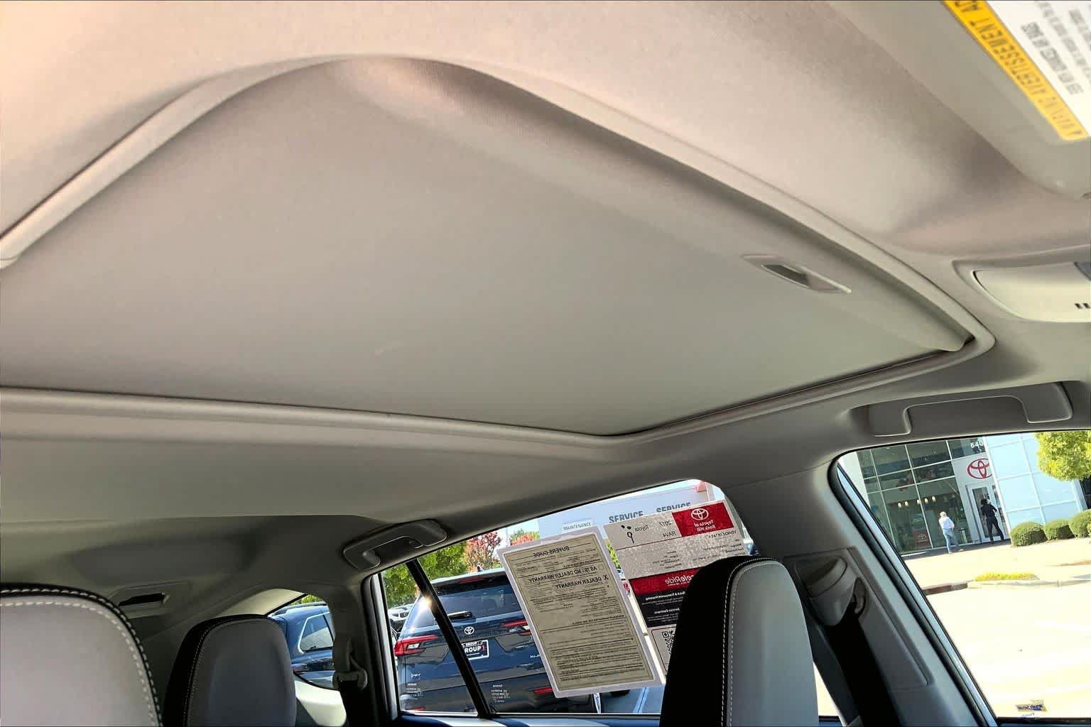 Used 2017 Toyota RAV4 XLE AWD/4WD image 14
