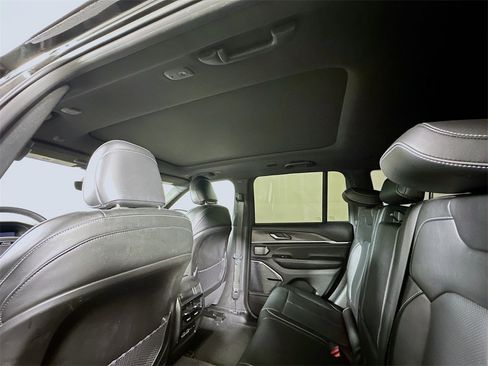 Used 2022 Jeep Grand Cherokee Overland image 13