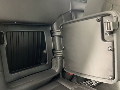 Used 2024 GMC Sierra 3500 SLT w/ SLT Convenience Package image 30