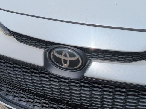 Used 2020 Toyota Corolla LE FWD image 12
