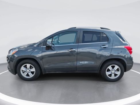 Used 2018 Chevrolet Trax LT w/ LT Convenience Package FWD image 5