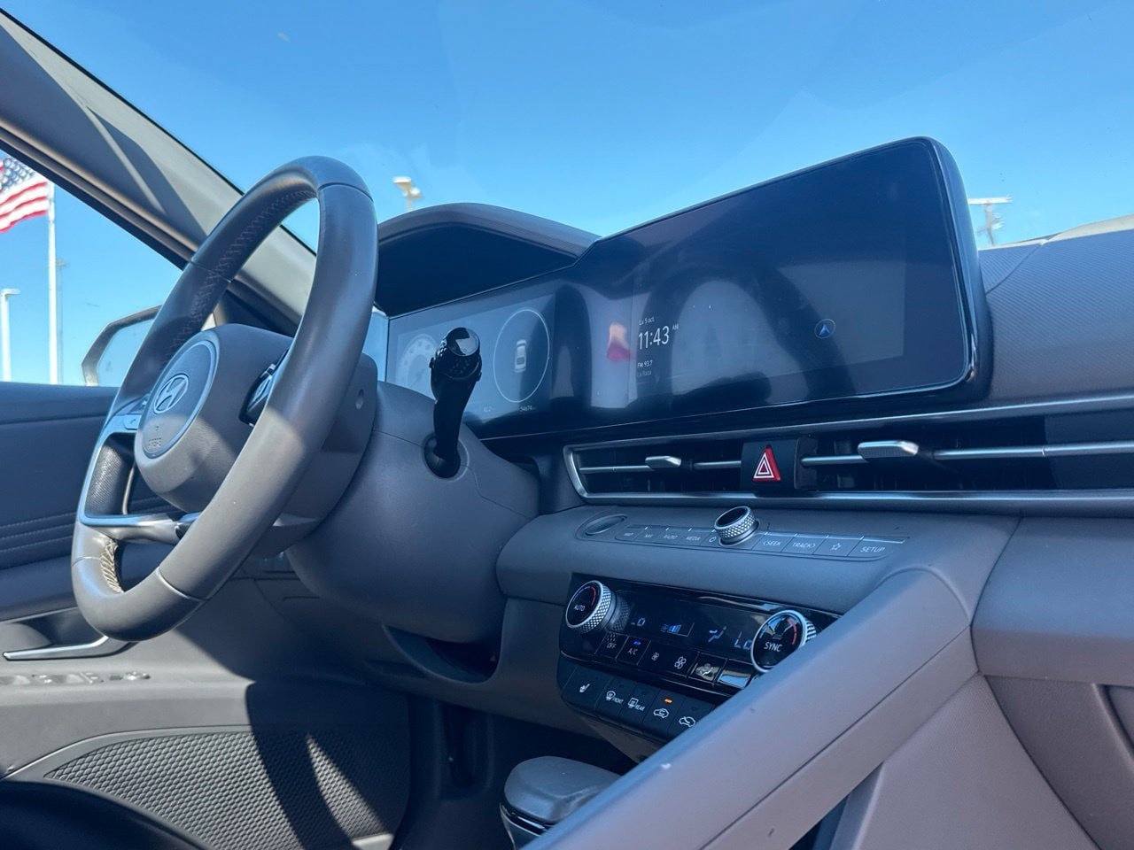 Used 2025 Hyundai Elantra SEL FWD image 29