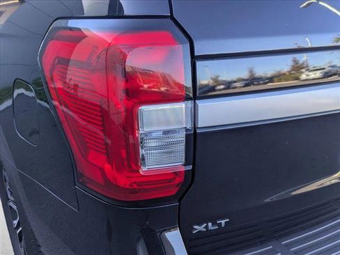 Used 2022 Ford Expedition XLT image 14