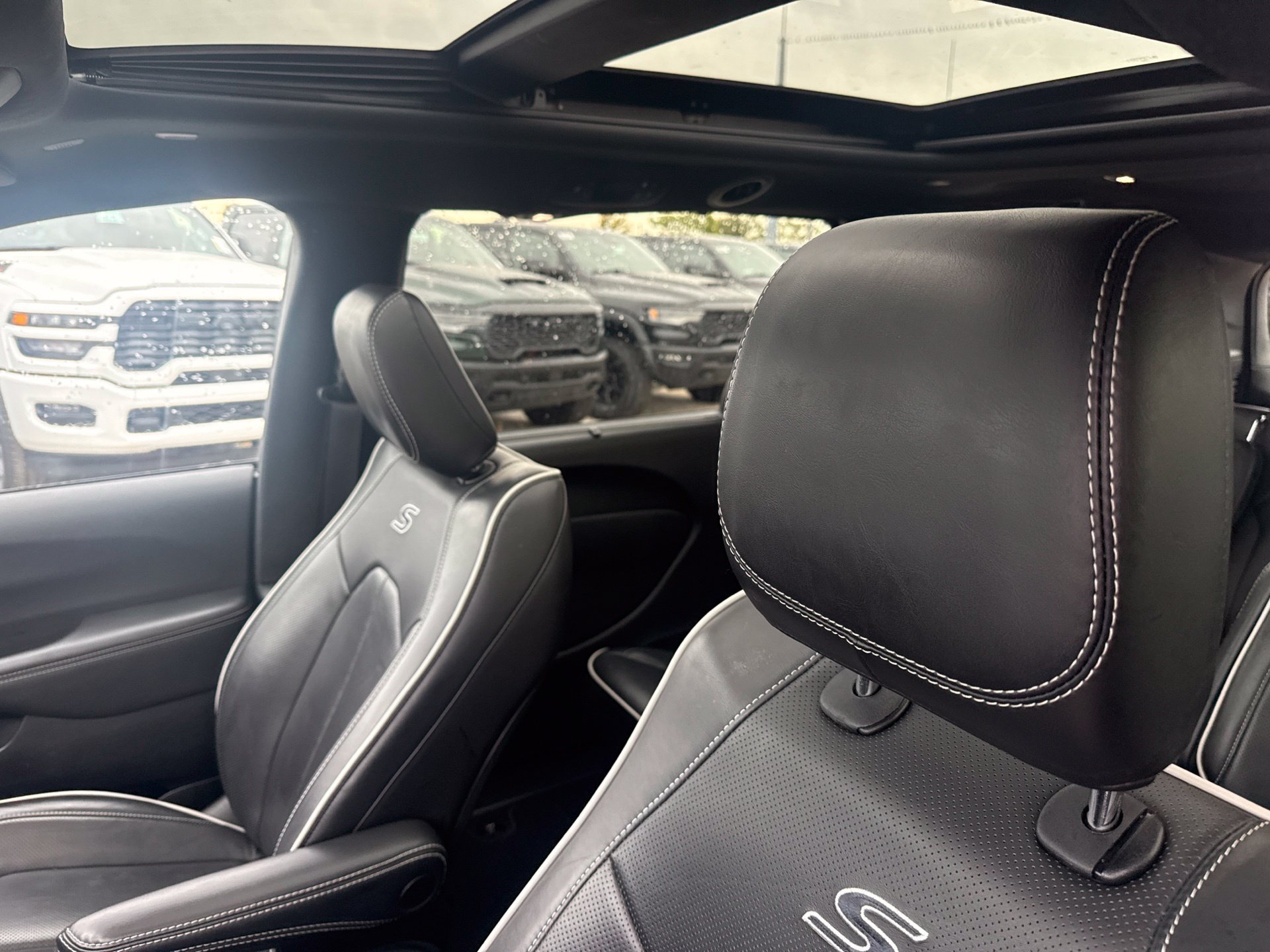 Used 2025 Chrysler Pacifica Limited FWD image 11