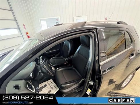 Used 2020 Chevrolet Trax LT w/ LT Convenience Package image 17