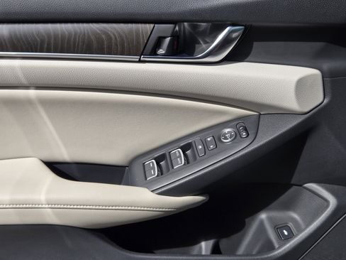 Used 2019 Honda Accord EX image 29