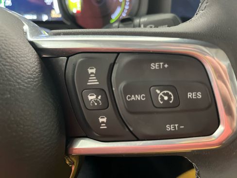 Used 2025 Jeep Wrangler Sahara AWD/4WD image 20