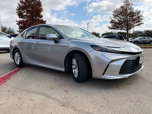 Used 2025 Toyota Camry LE image 5