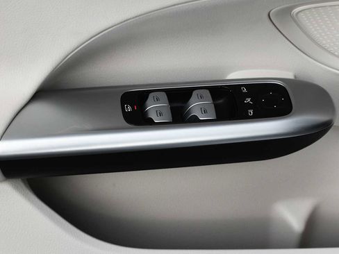 Used 2025 Mercedes-Benz C 300 4MATIC Sedan image 25