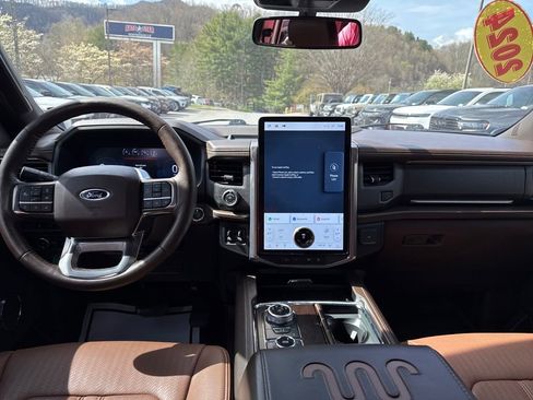 Used 2024 Ford Expedition Max King Ranch image 15