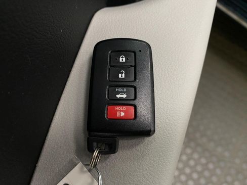 Used 2013 Toyota Camry LE FWD image 27