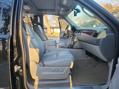 Used 2007 Chevrolet Suburban LTZ w/ LTZ Preferred Equipment Group image 38