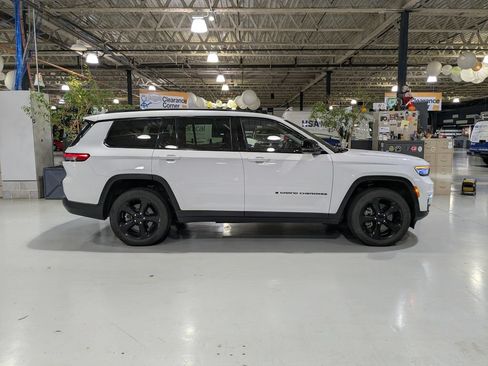 Used 2022 Jeep Grand Cherokee L Limited w/ Black Appearance Package AWD/4WD image 7