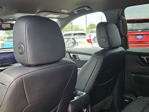 Used 2025 Buick Enclave Preferred FWD image 16