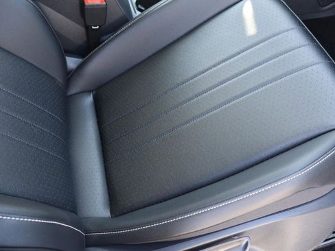 Used 2023 Volkswagen Tiguan SE AWD/4WD image 19