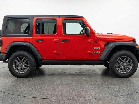 Used 2025 Jeep Wrangler Sport S image 11