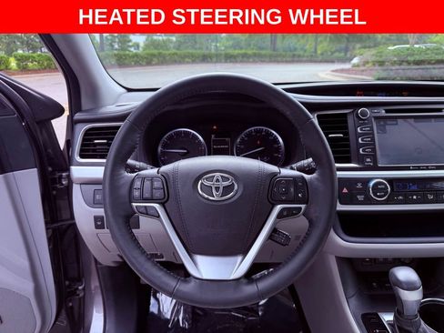 Used 2018 Toyota Highlander Limited Platinum FWD image 12