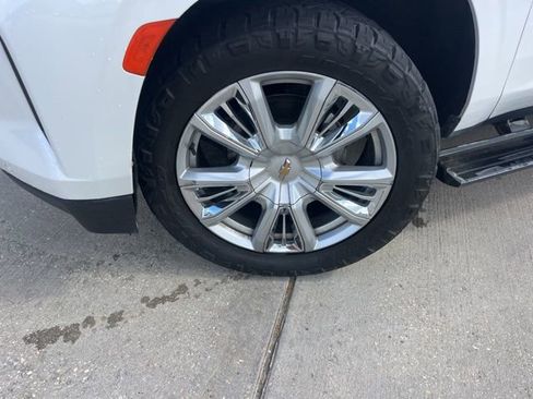 Used 2023 Chevrolet Suburban High Country w/ LPO, Illumination Package image 11