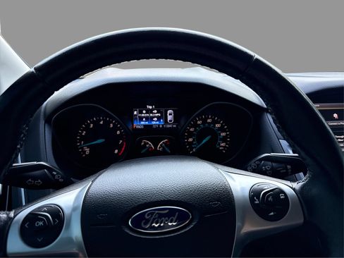 Used 2014 Ford Focus Titanium FWD image 20