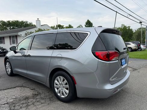 Used 2020 Chrysler Voyager L FWD image 4