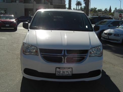 Used 2013 Dodge Grand Caravan SE image 2